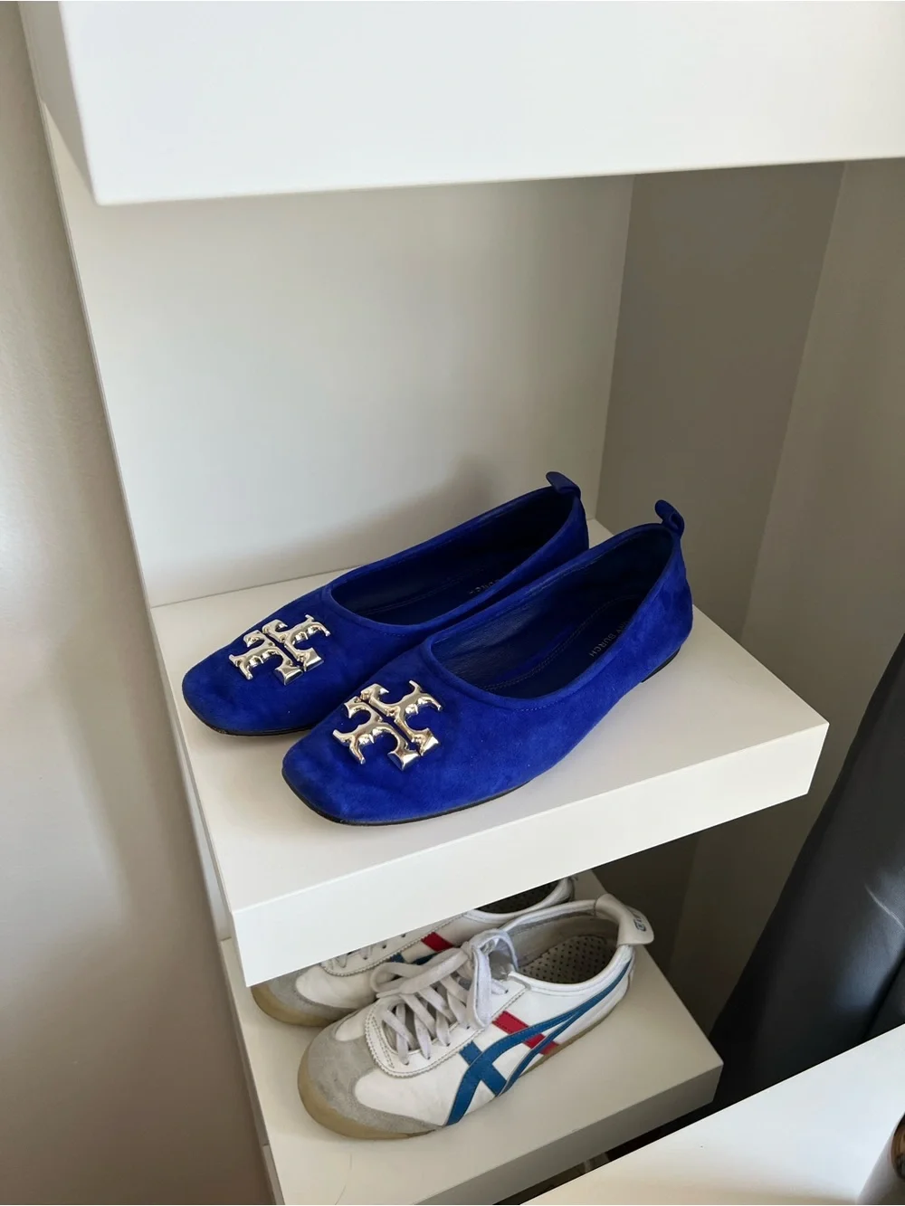 Tory Burch Cobalt Blue Suade Ballet Flats With Silver Metallic Logo Size 6.